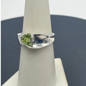 Sterling Silver 925‎ Trillion Cut Prong Set Peridot Solitaire Modern Ring Sz 7.5